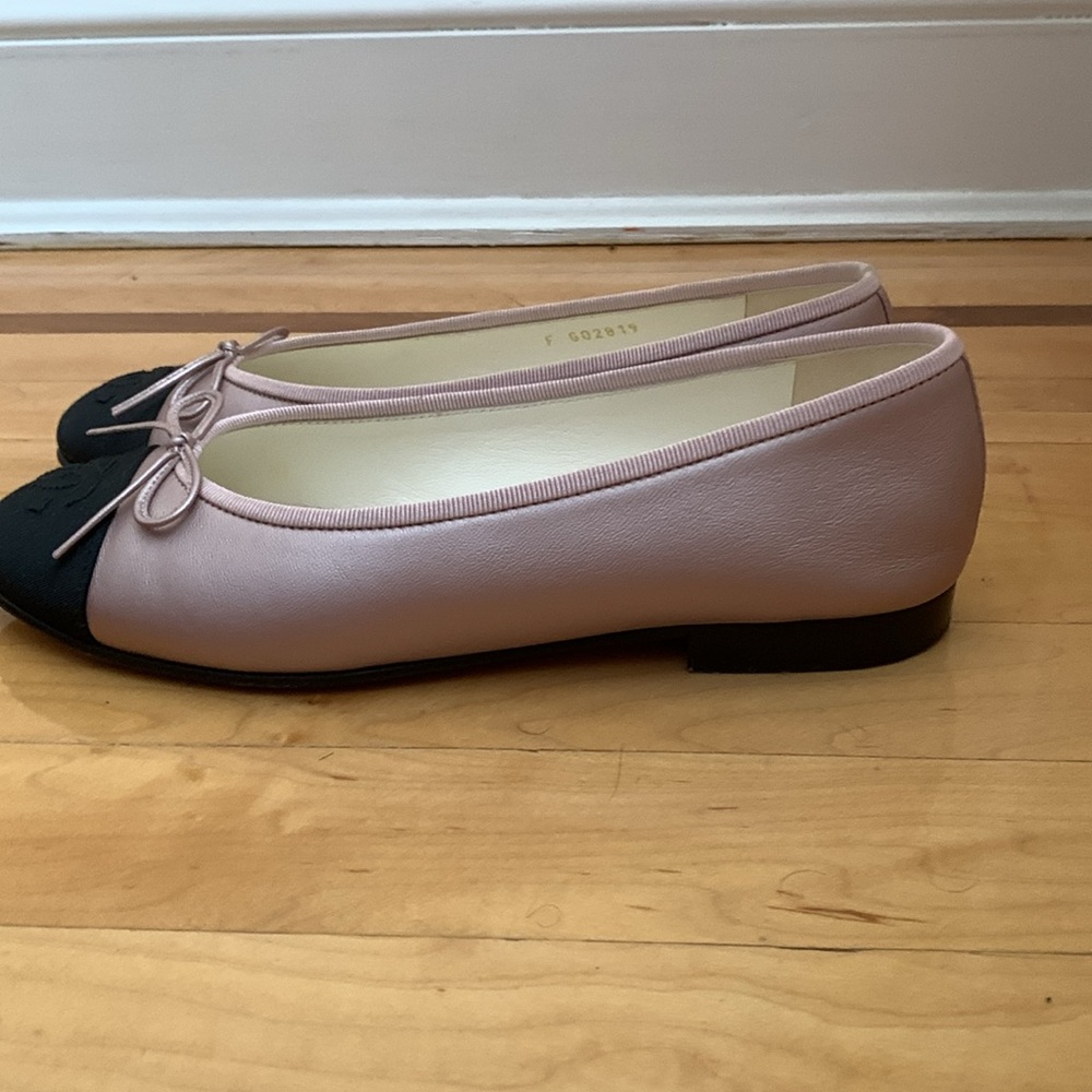COPY - CHANEL LIGHT PINK SIZE 37 LEATHER BALLET FLATS - Picture 3 of 14